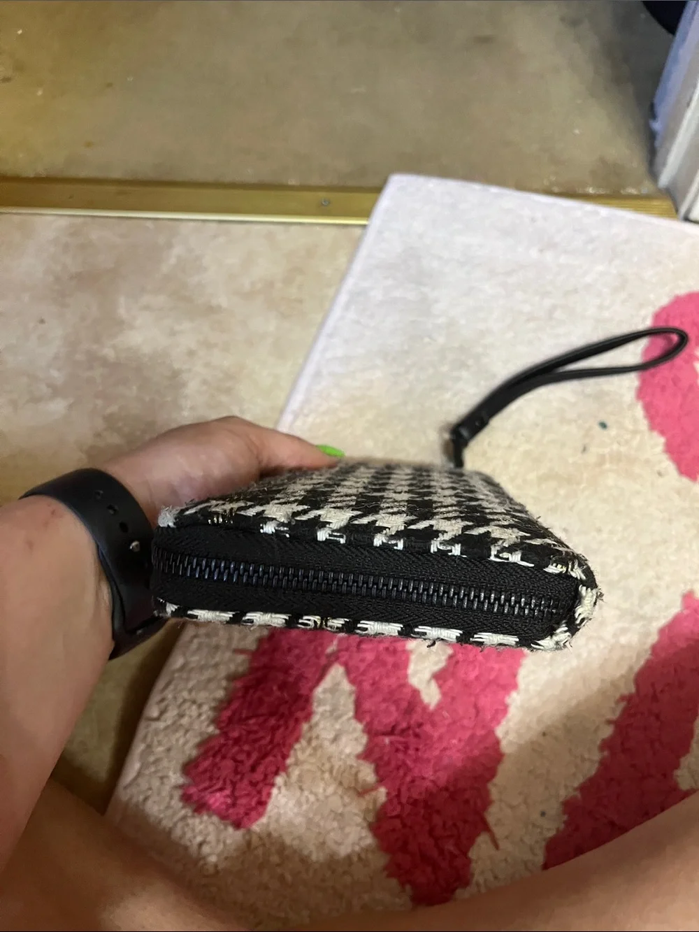 Classic Houndstooth Zip Clutch Wristlet - Black & White